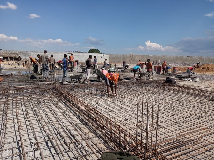 Suivi des Travaux de Mise en Œuvre – Hangar Industriel à Andraharo